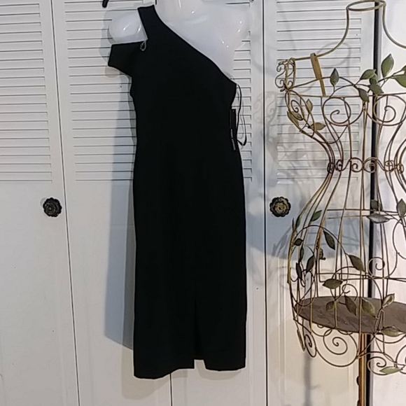Maggy London Dresses & Skirts - MAGGY LONDON One Shoulder Midi Dress